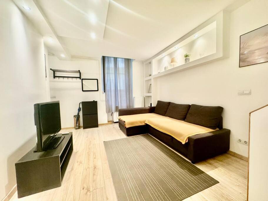 Apartment R8 2br Free Parking