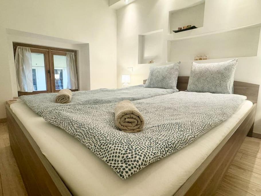 R8 2br Free Parking Apartment *