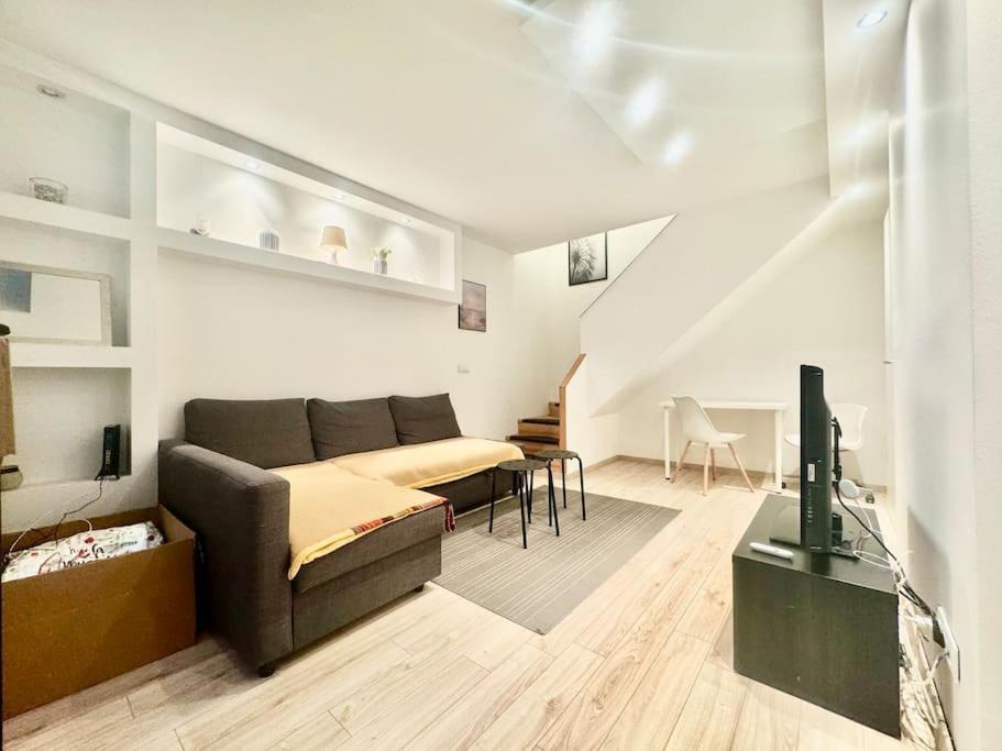 Apartment R8 2br Free Parking *